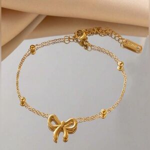 Elegant Gold Bow Bracelet